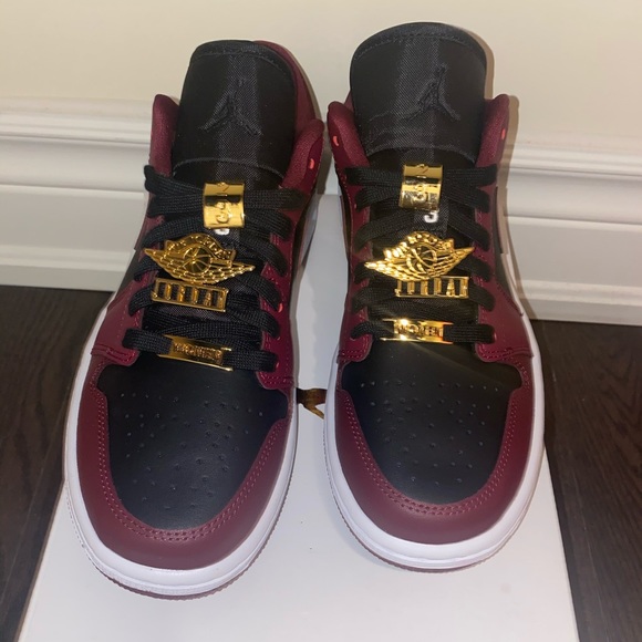 Wmns Air Jordan 1 Low SE 'Dark Beetroot' - Picture 2 of 3